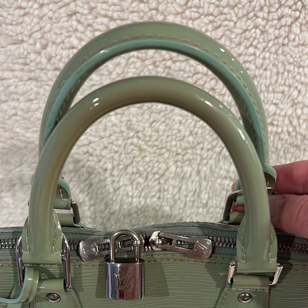 RARE Louis Vuitton Amande Green Electric Epi Leather Alma - Picture 4 of 11